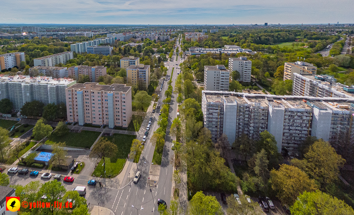 04.05.2023 - Luftbilder von der Fassadensanierung am Karl-Marx-Ring 11-21 in Neuperlach